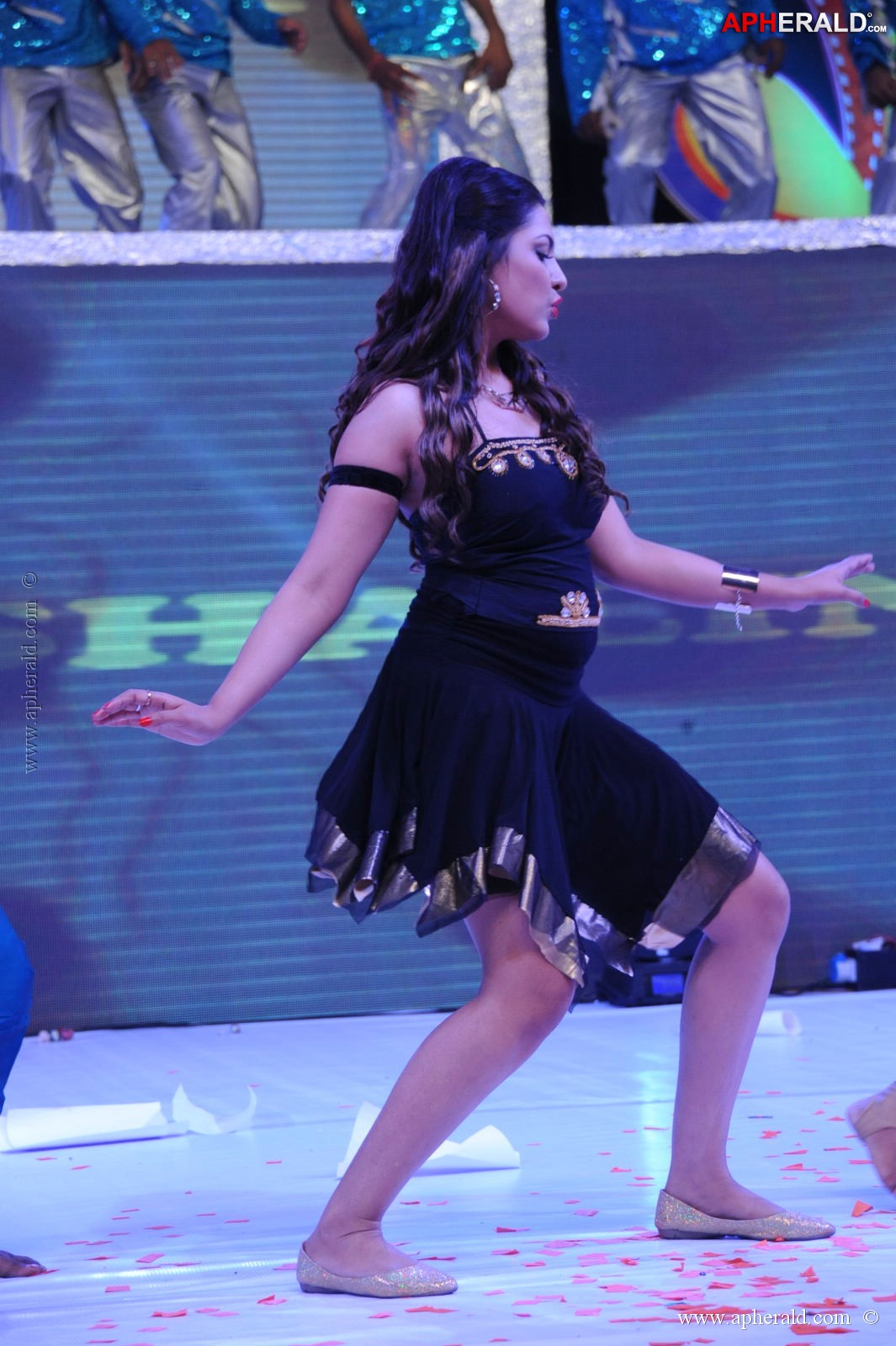 Madhu Shalini Hot Dance at Tollywood Channel Launch