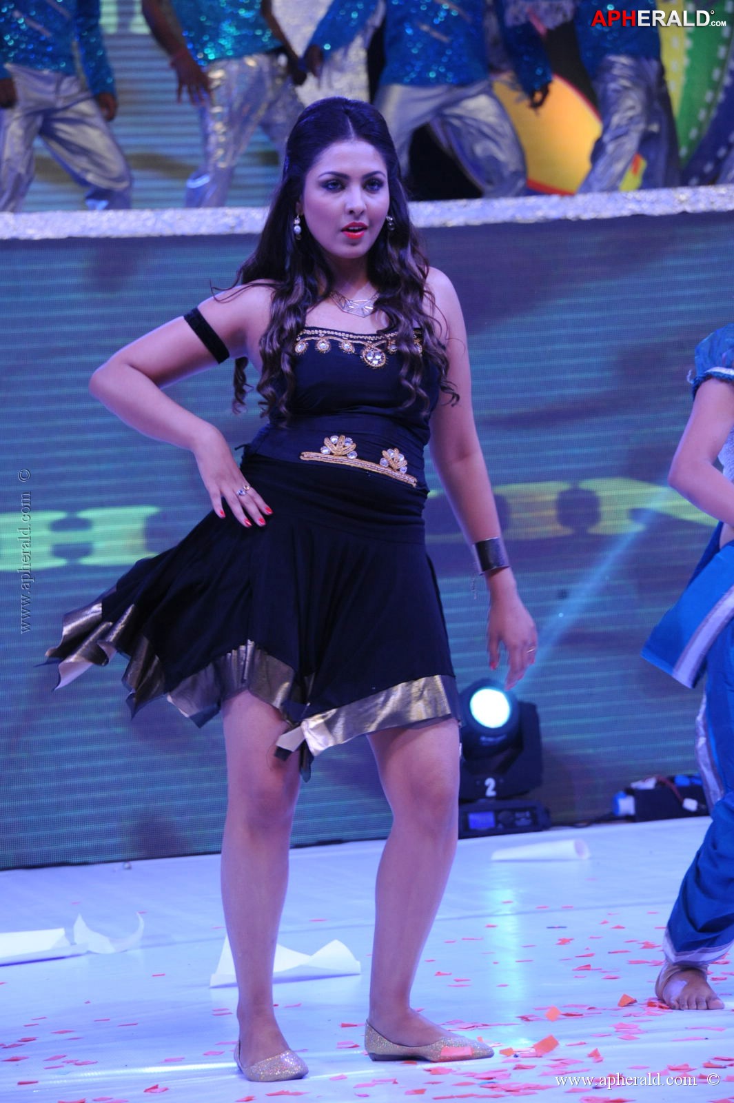 Madhu Shalini Hot Dance at Tollywood Channel Launch
