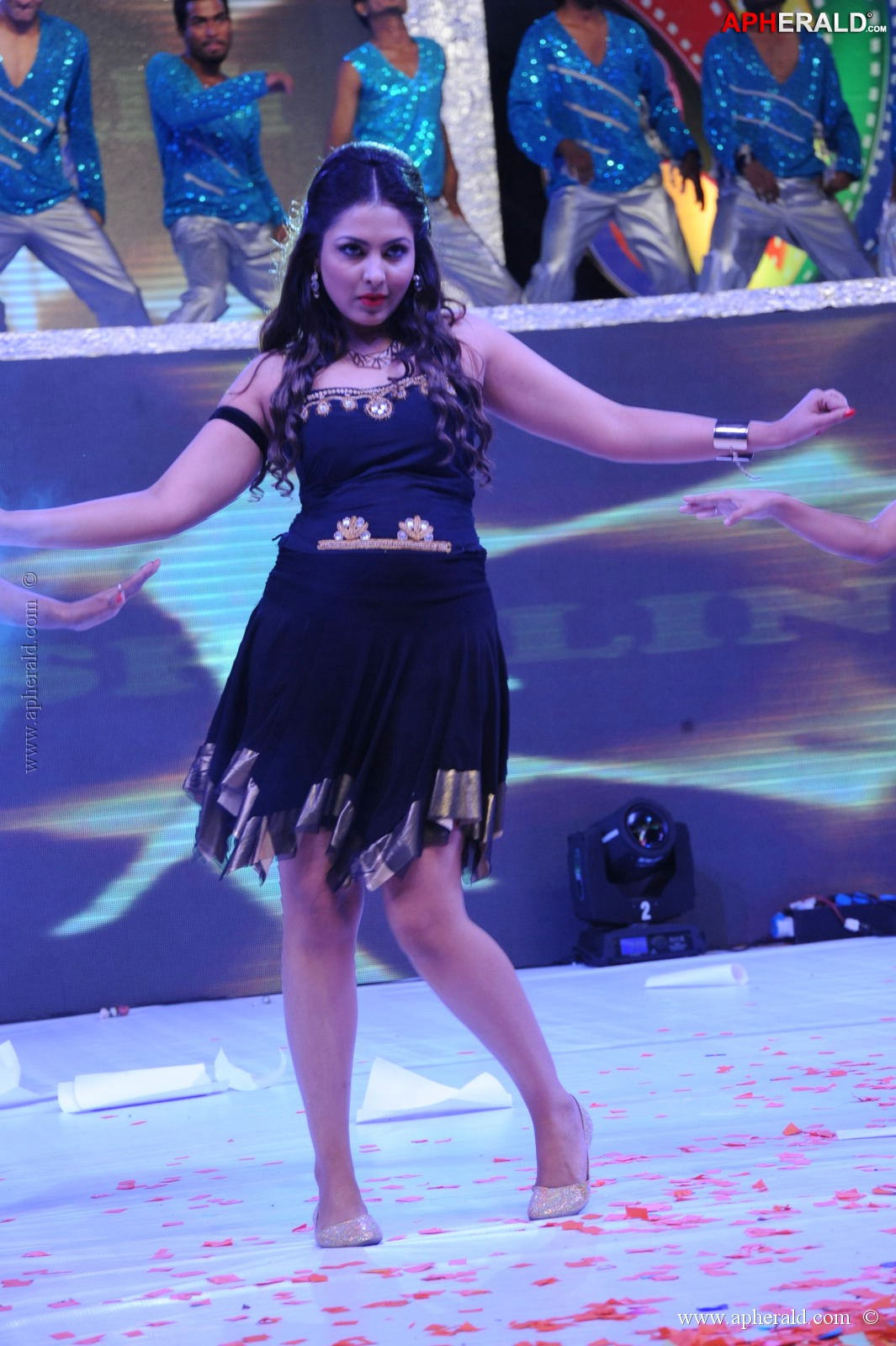 Madhu Shalini Hot Dance at Tollywood Channel Launch