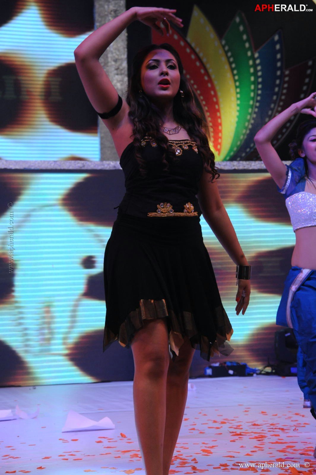 Madhu Shalini Hot Dance at Tollywood Channel Launch