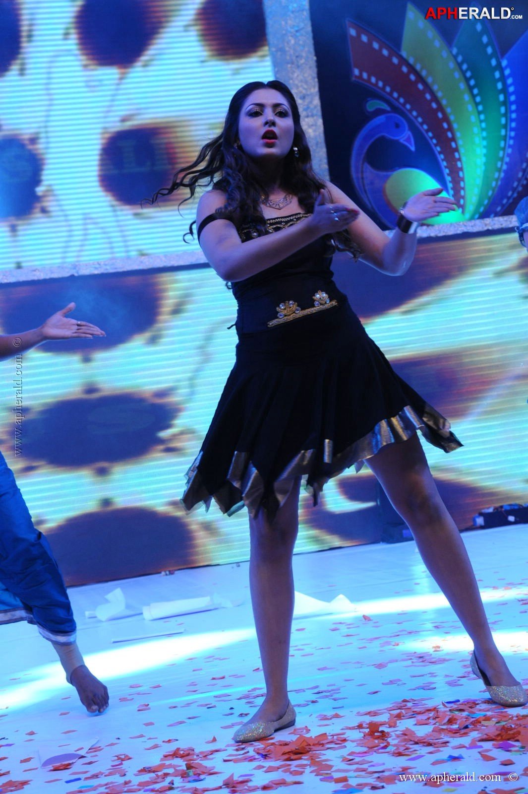 Madhu Shalini Hot Dance at Tollywood Channel Launch