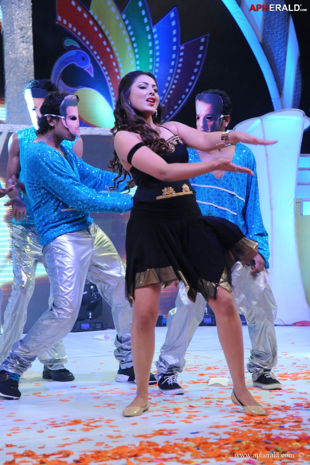 Madhu Shalini Hot Dance at Tollywood Channel Launch