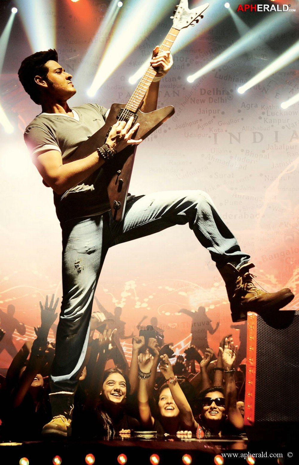 Mahesh One Nenokkadine Movie Latest Stills