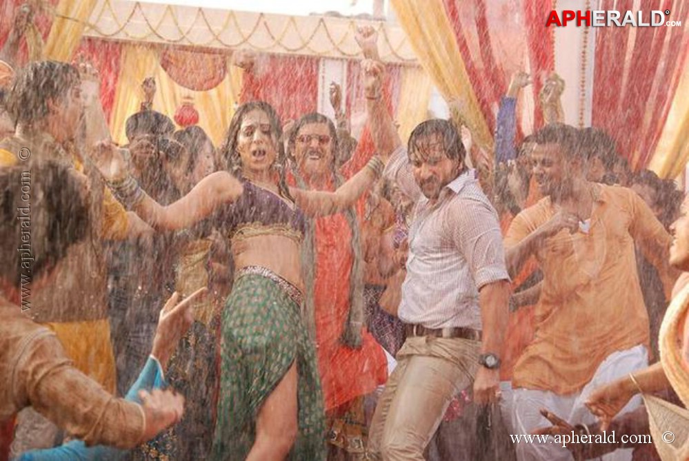 Mahie Gill in Bullett Raja Item Song