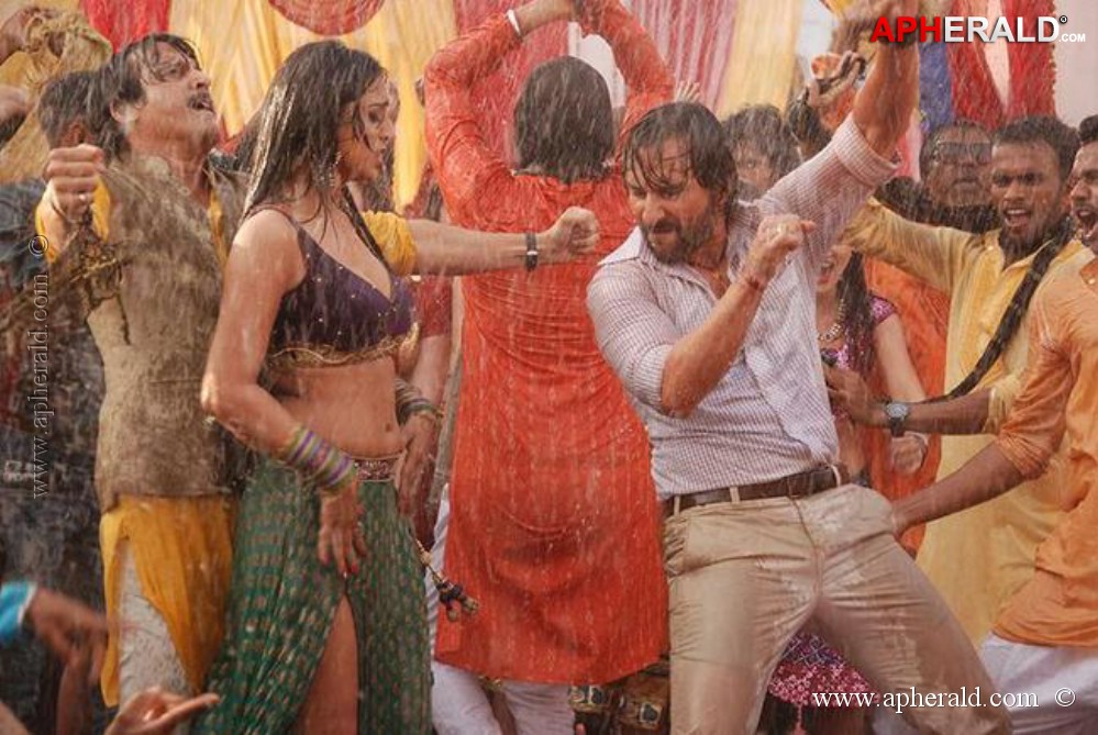 Mahie Gill in Bullett Raja Item Song