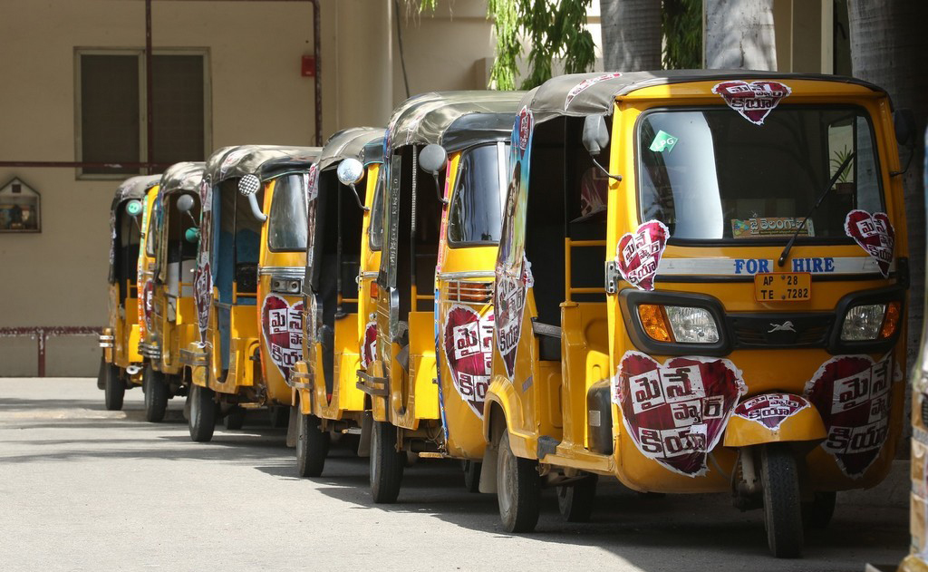 Maine Pyar Kiya Movie Team Auto Rally Photos