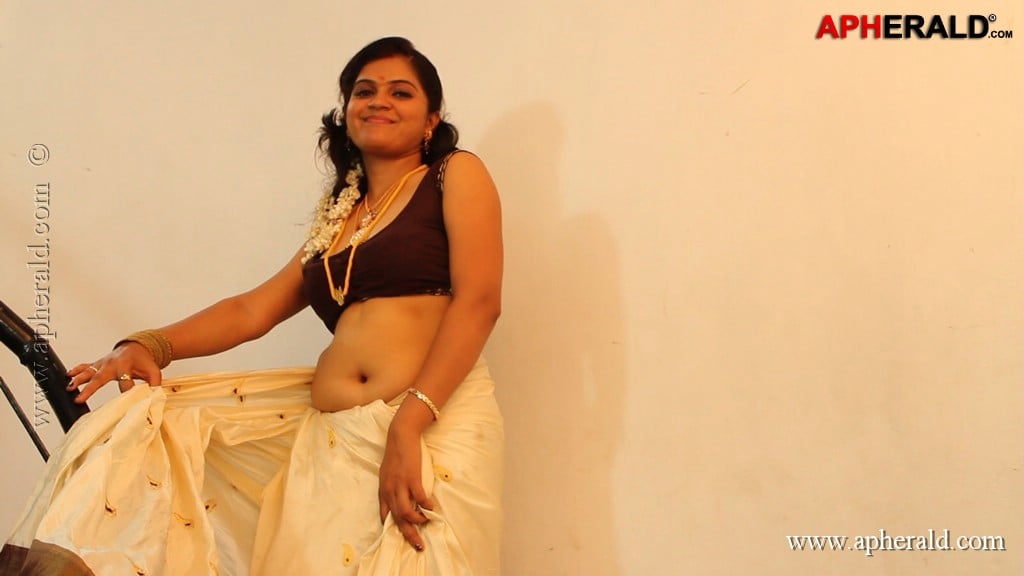 Malle Moggalu Movie Hot Stills