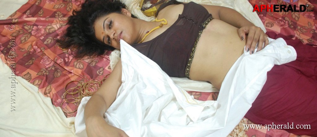 Malle Moggalu Movie Hot Stills