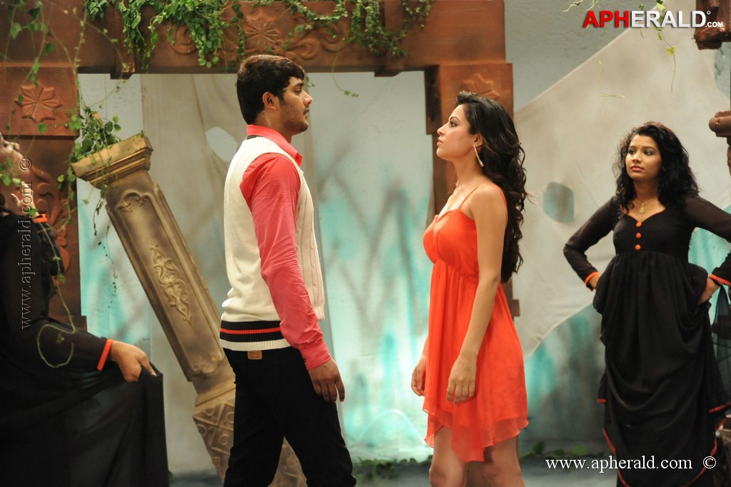 Manasunu Maya Seyyake Movie working stills