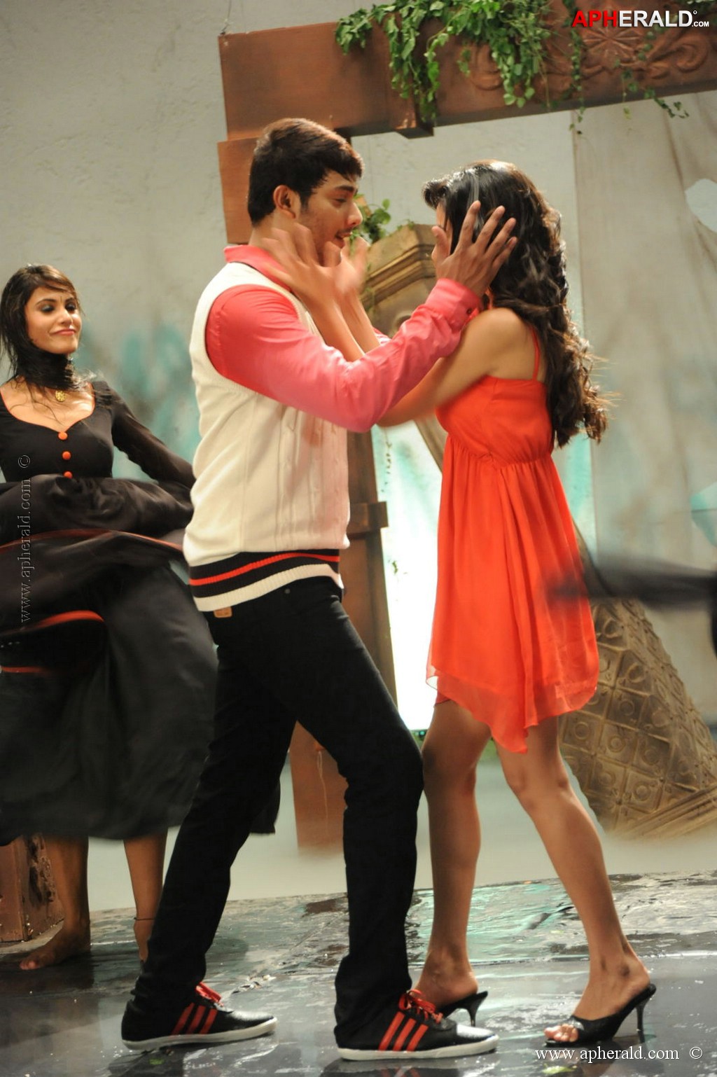 Manasunu Maya Seyyake Movie working stills