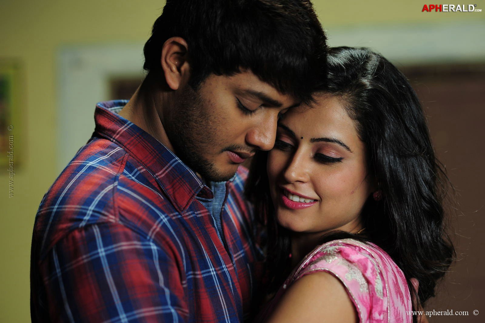 Manasunu Mayaseyyake Movie Stills