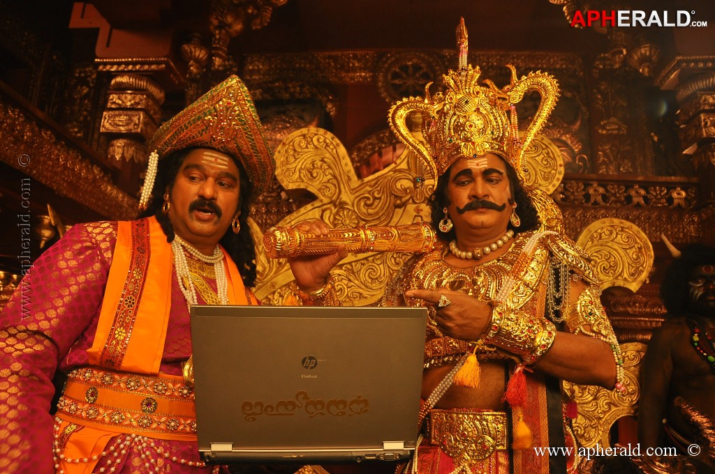 Manushulatho Jagratha Movie Stills