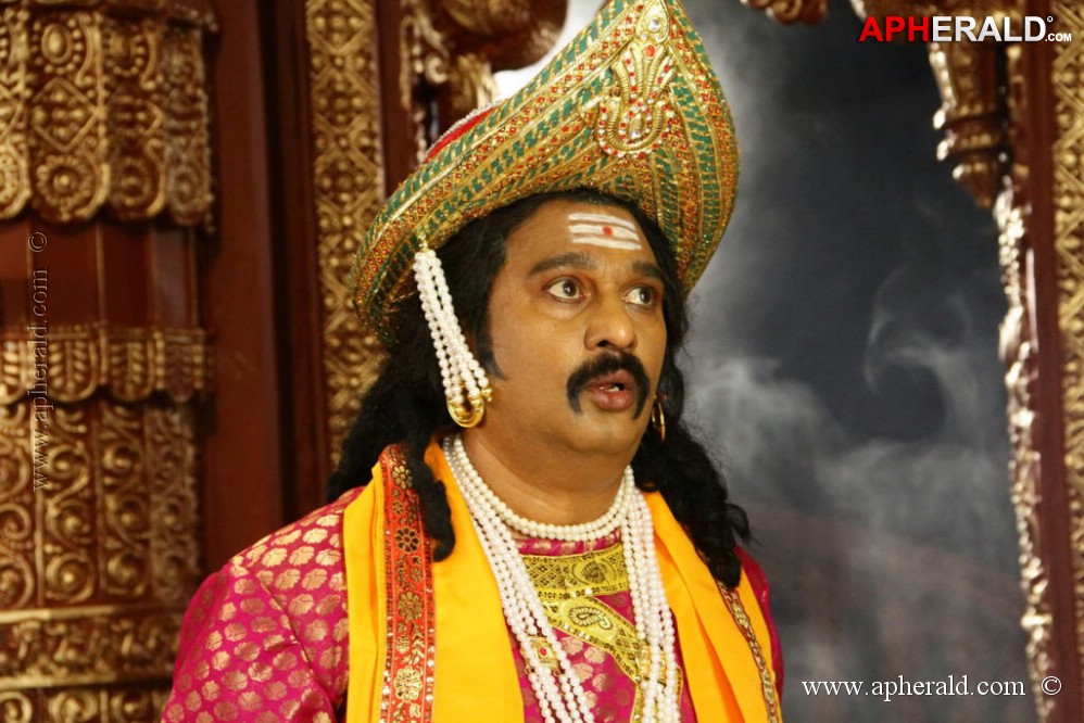 Manushulatho Jagratha New Stills