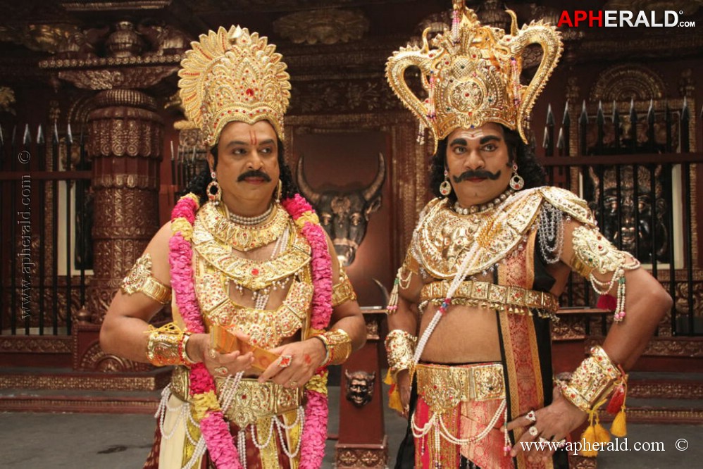 Manushulatho Jagratha New Stills