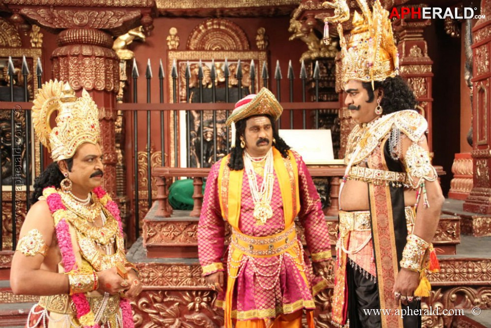 Manushulatho Jagratha New Stills