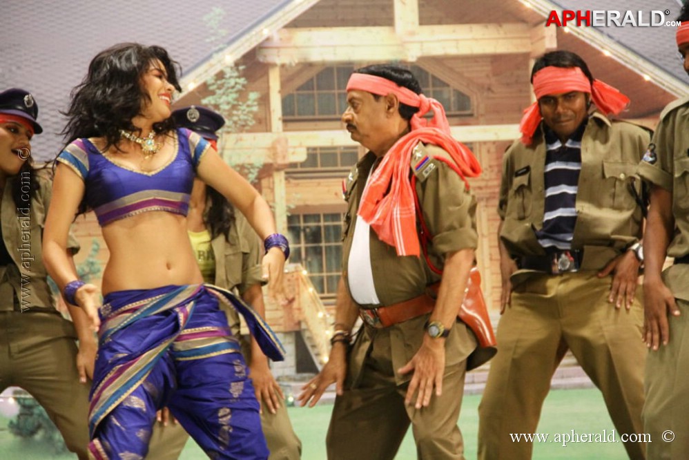 Manushulatho Jagratha New Stills
