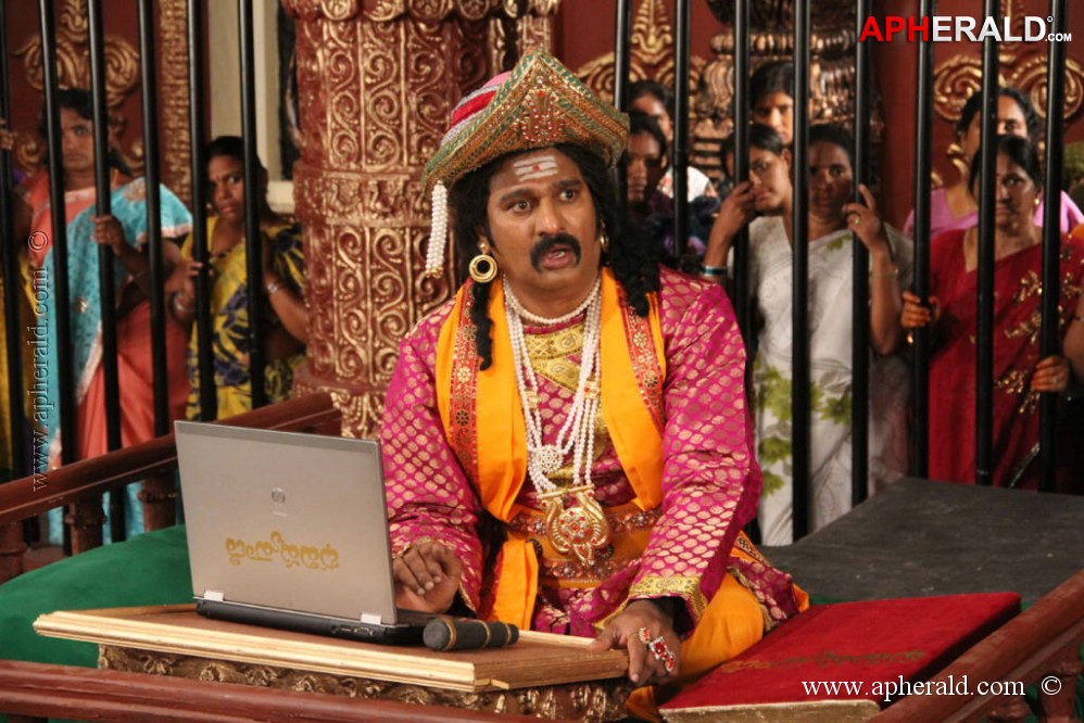 Manushulatho Jagratha New Stills