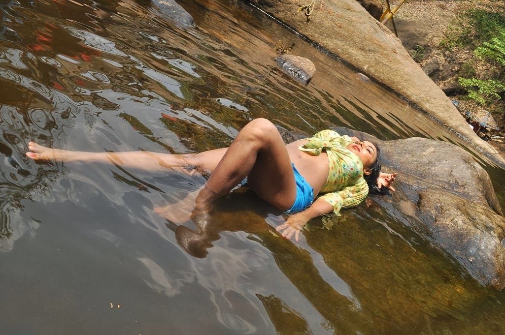 Marumugam Telugu Movie Hot Pics