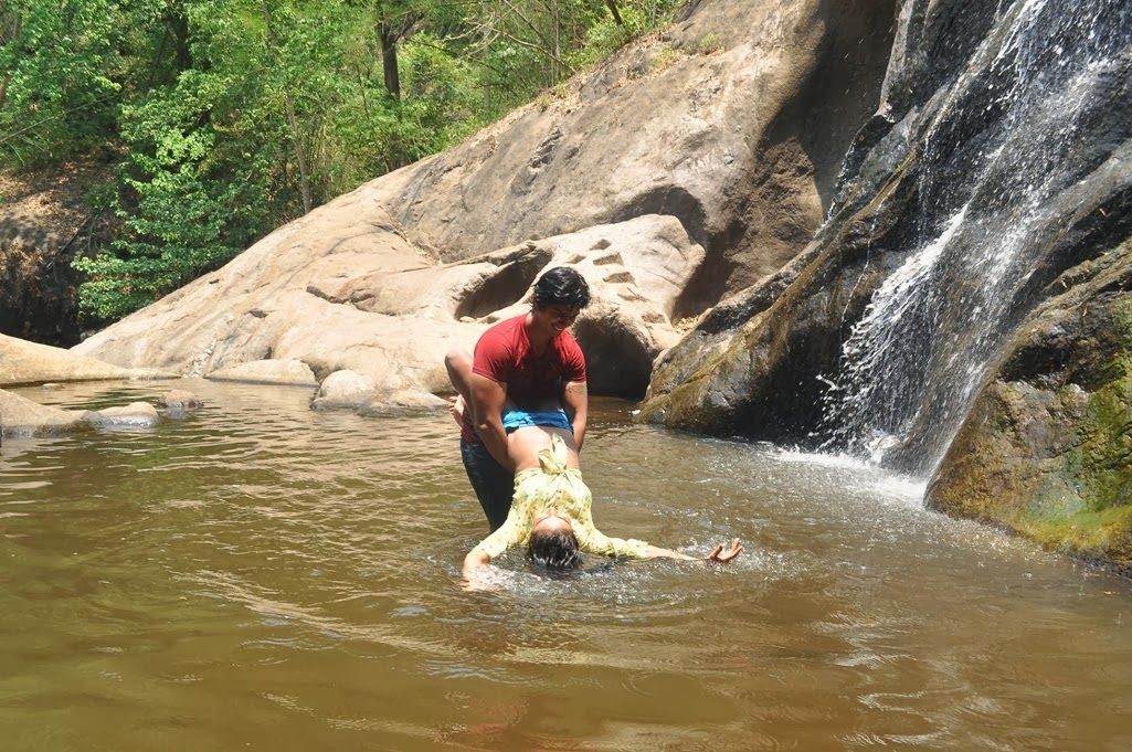 Marumugam Telugu Movie Hot Pics