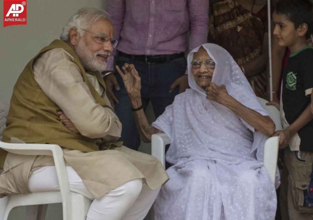 Modi his Mother Photos