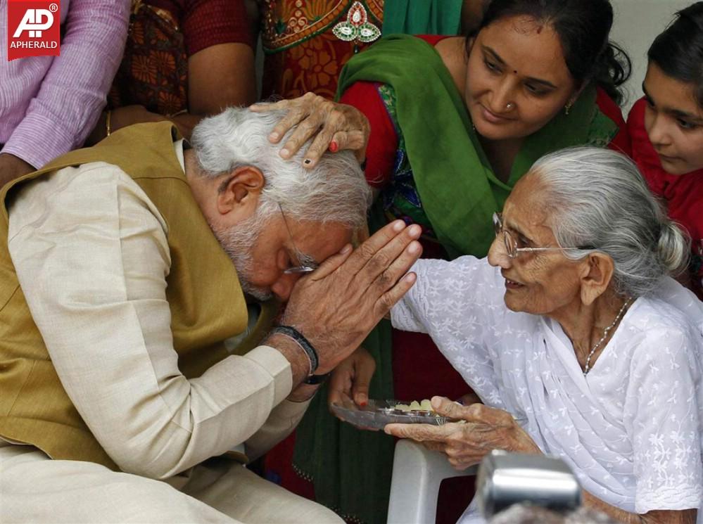 Modi his Mother Photos