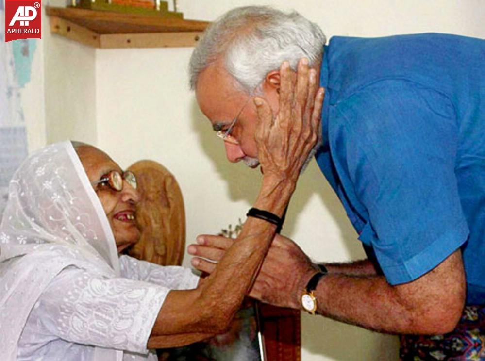 Modi his Mother Photos