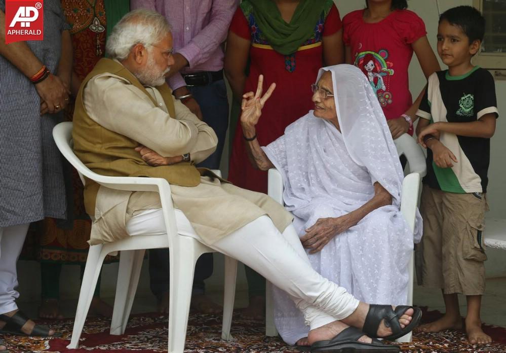 Modi his Mother Photos