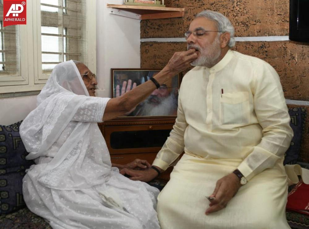 Modi his Mother Photos