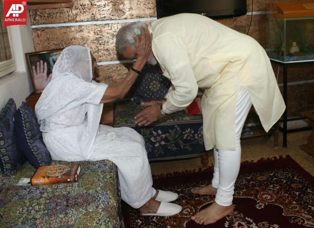 Modi his Mother Photos