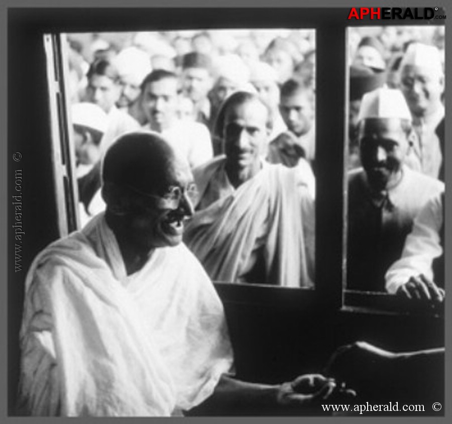 Mohandas Karamchand Gandhi Rare Pics