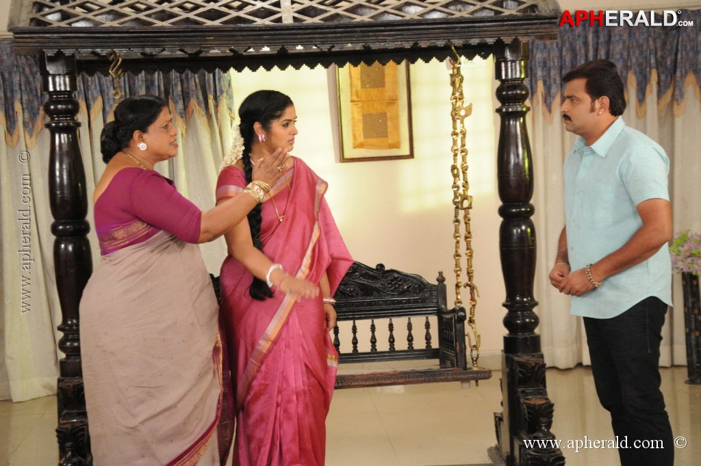 Moodu Mulla Bandham Serial Stills