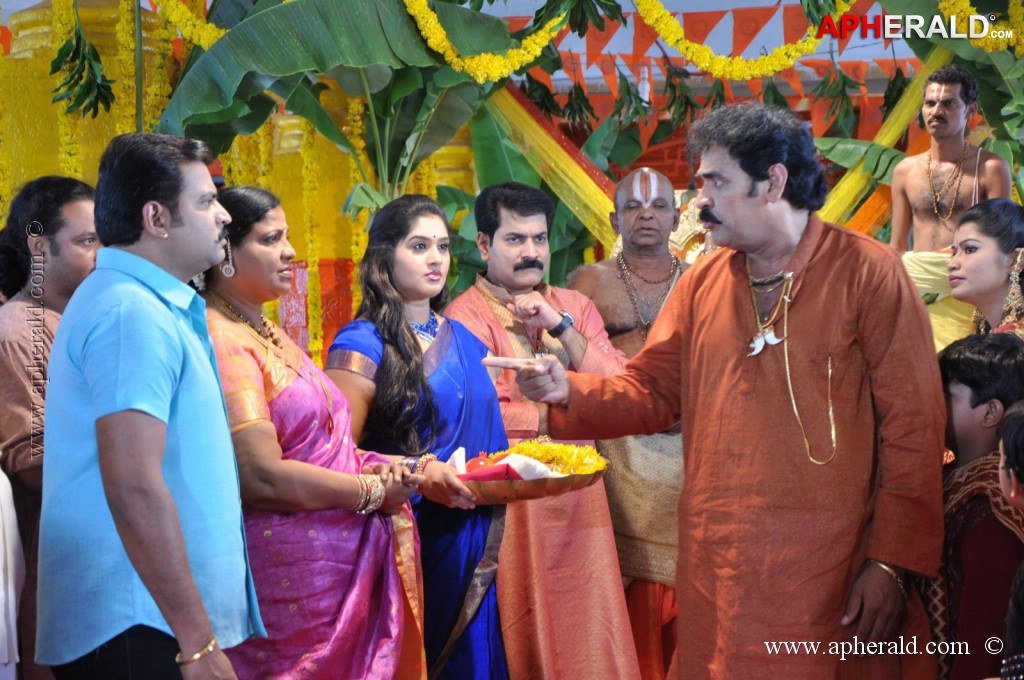 Moodu Mulla Bandham Serial Stills