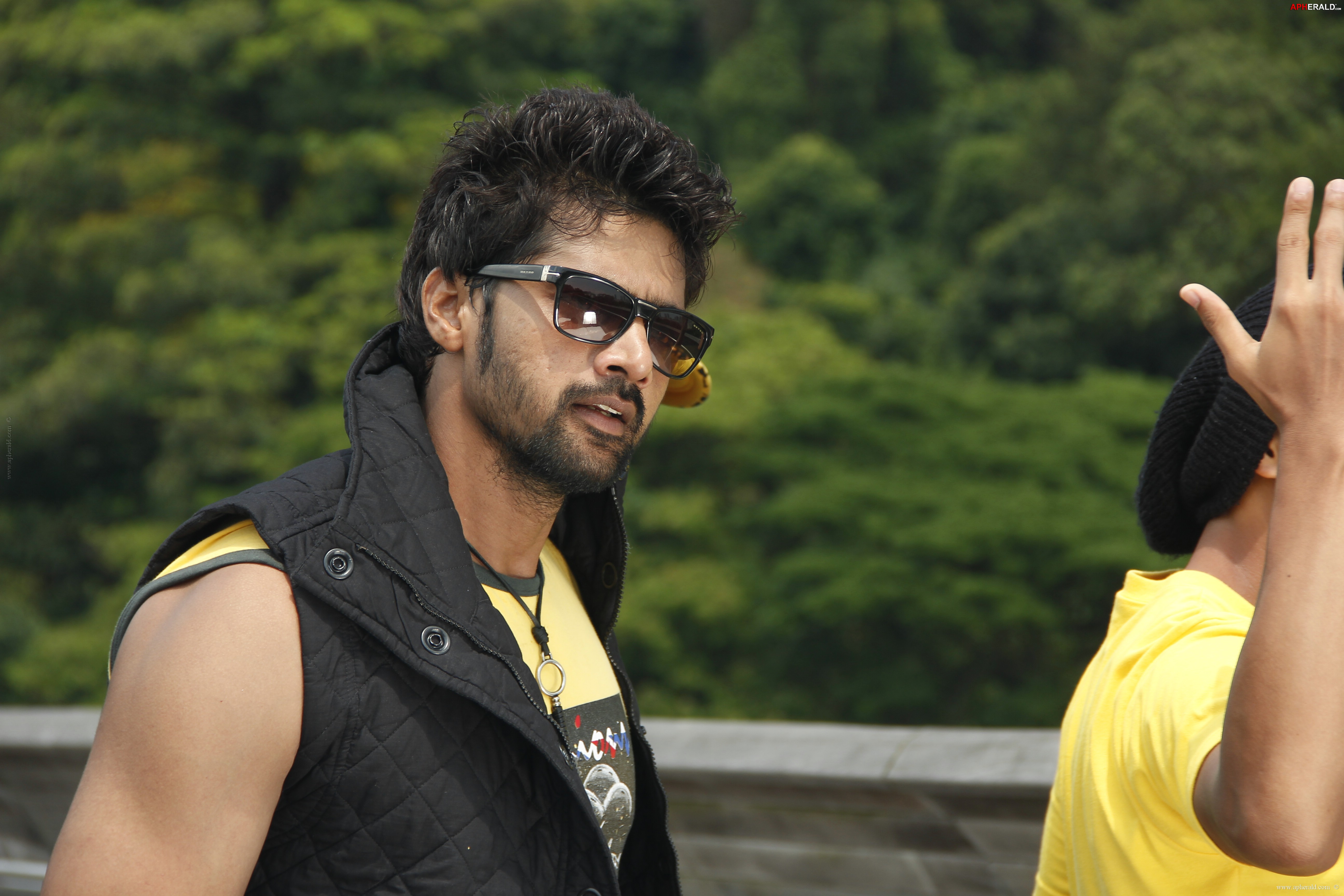 Naa rakumarudu Movie Pics
