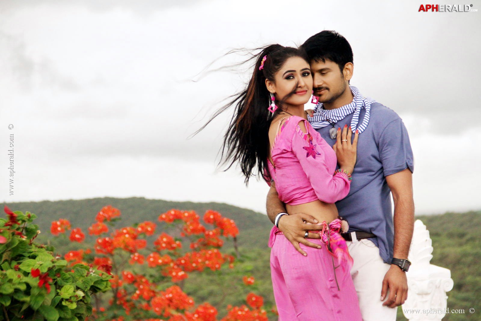 Naakaithe Nachindi Movie Spicy Stills