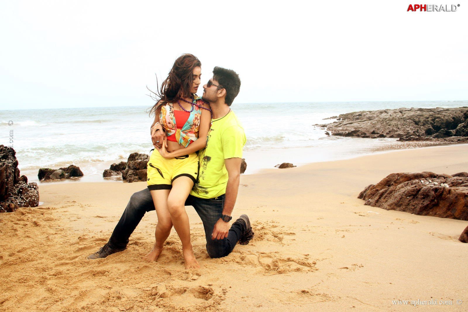 Naakaithe Nachindi Movie Spicy Stills
