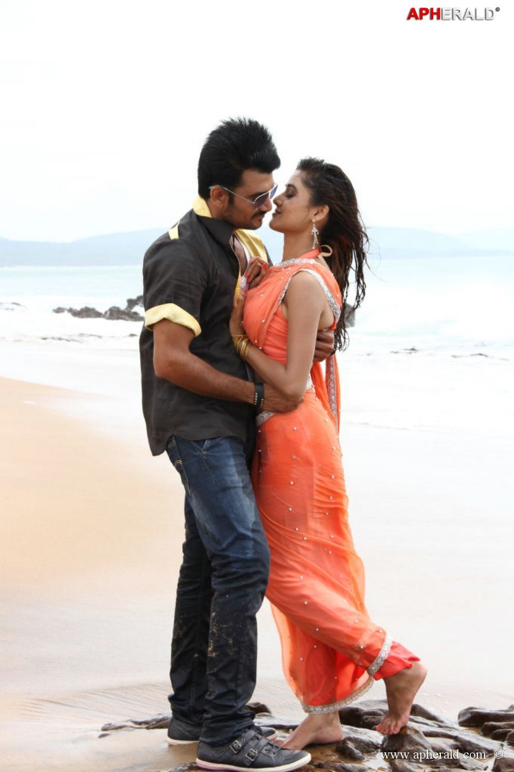 Naakaithe Nachindi Movie Hot Stills