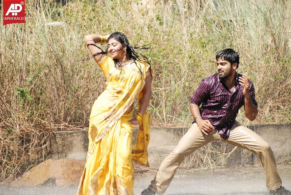 Nathikal Nanaivathillai Movie Stills