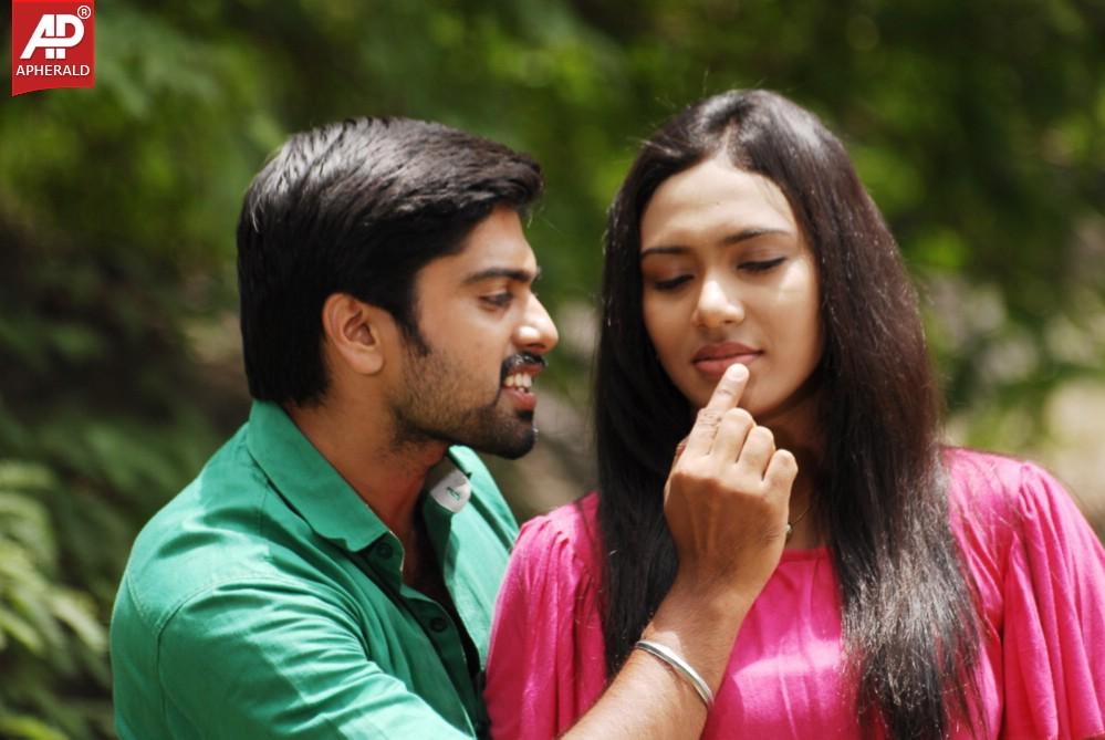 Nathikal Nanaivathillai Movie Stills