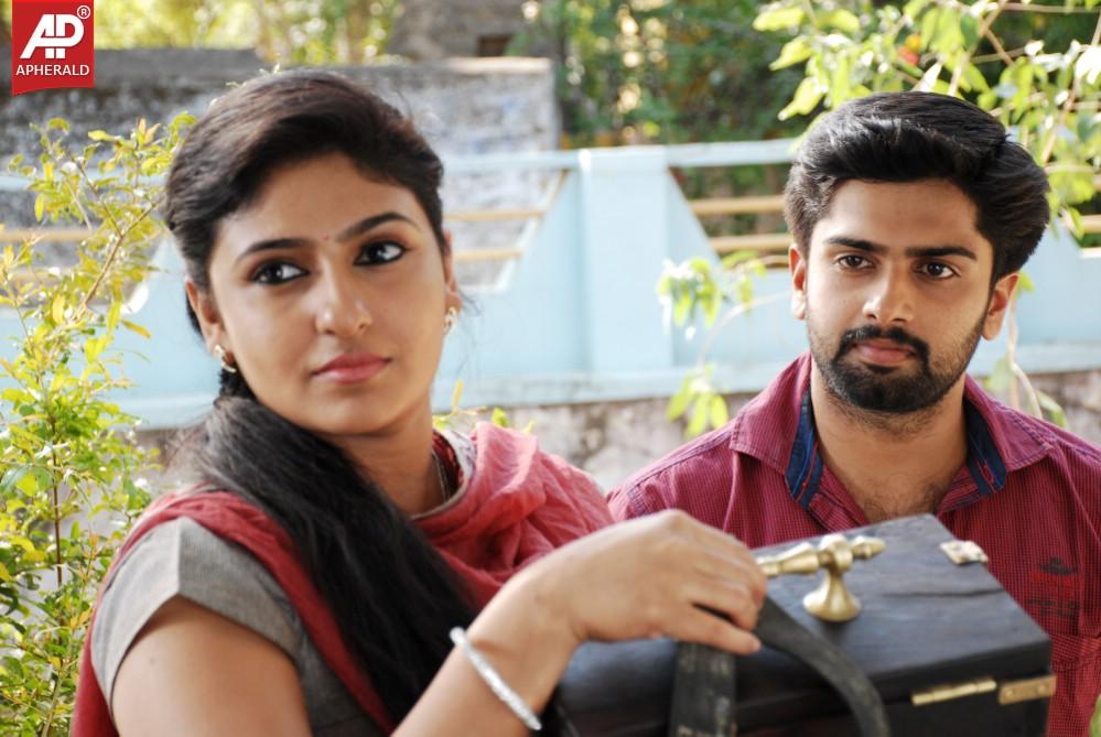Nathikal Nanaivathillai Movie Stills