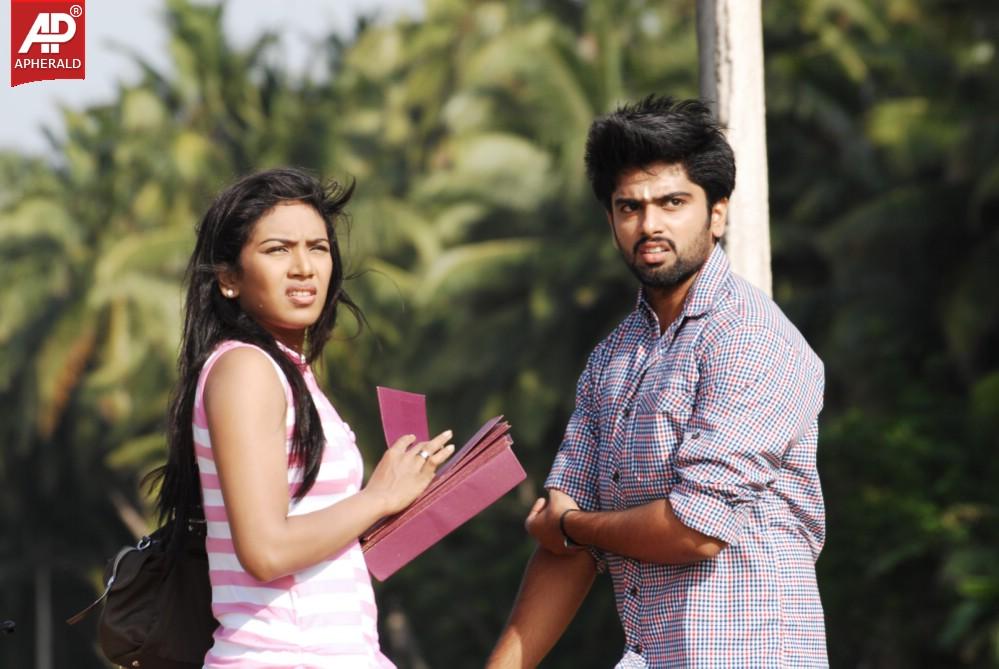 Nathikal Nanaivathillai Movie Stills