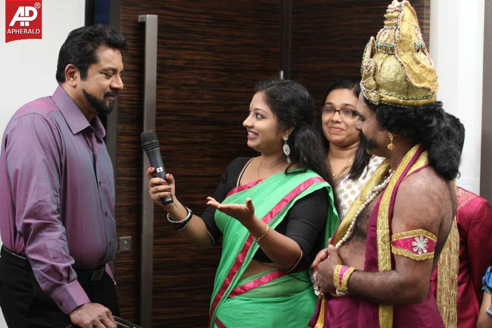 Nee Naan Nizhal Movie Stills