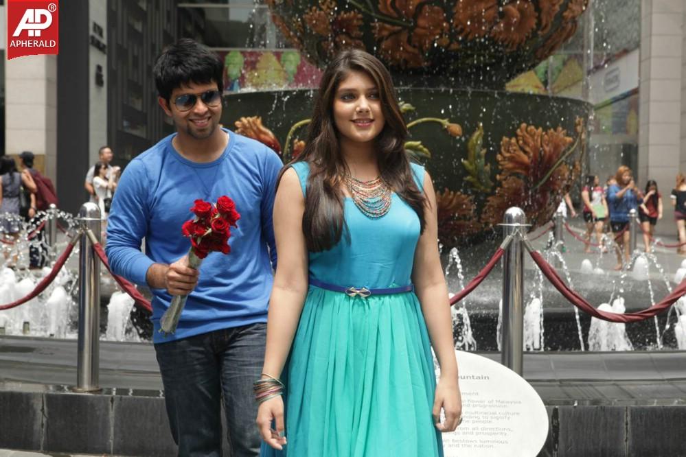 Nee Naan Nizhal Movie Stills