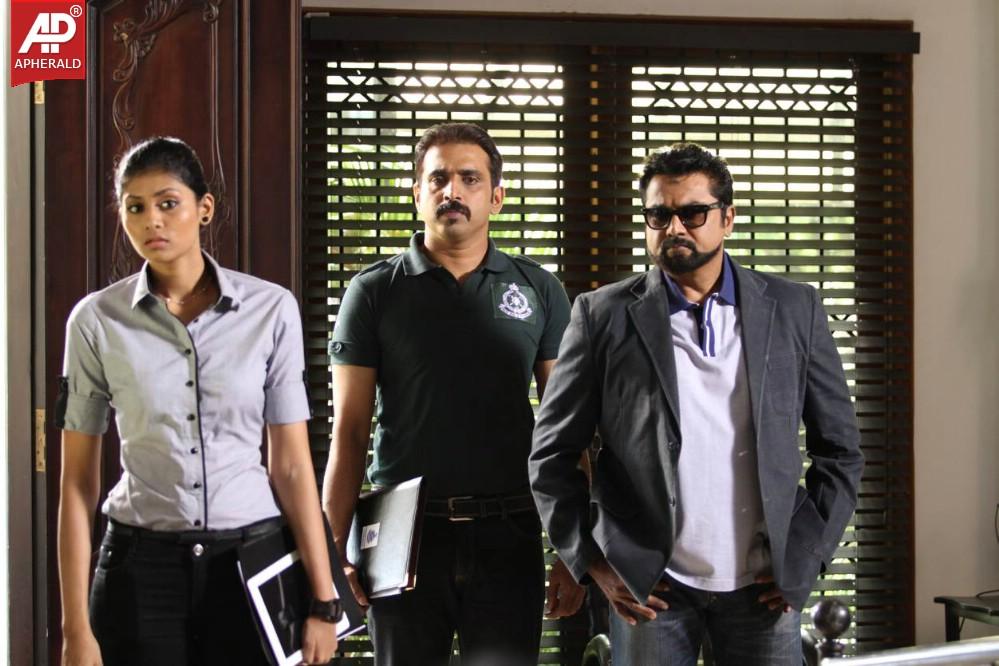 Nee Naan Nizhal Movie Stills