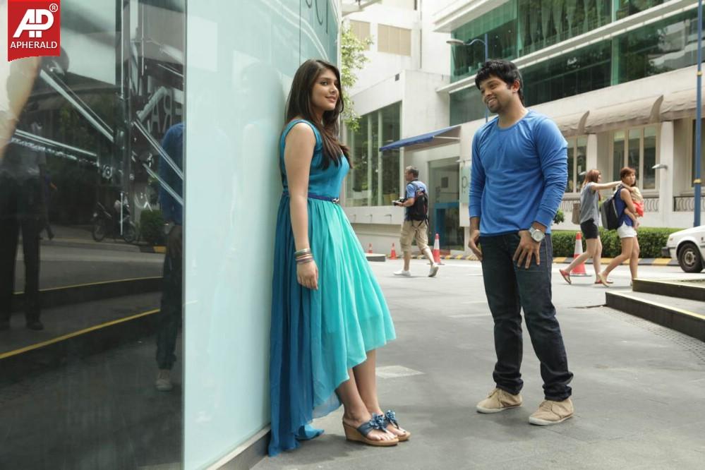 Nee Naan Nizhal Movie Stills