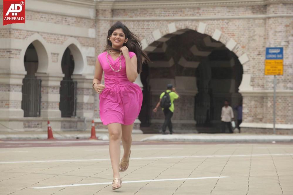 Nee Naan Nizhal Movie Stills