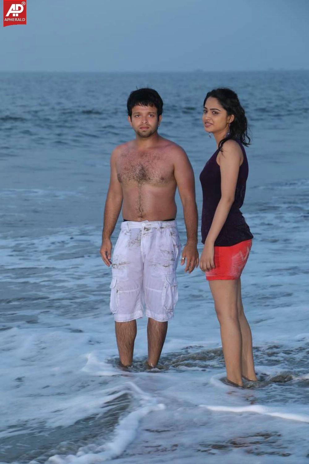 Nee Naan Nizhal Movie Stills