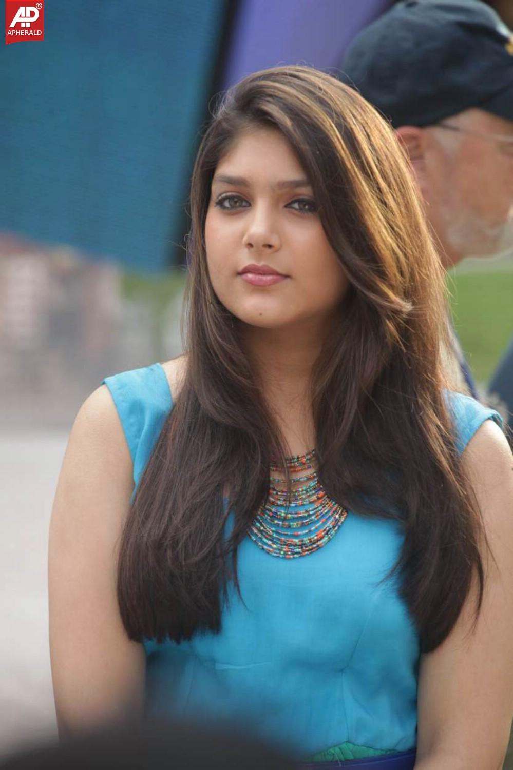 Nee Naan Nizhal Movie Stills