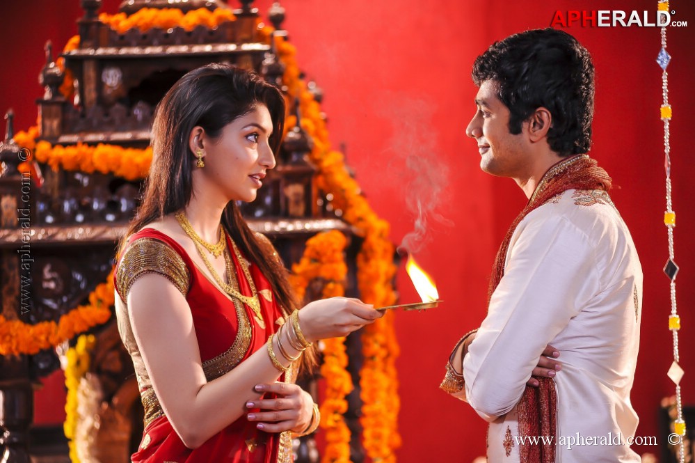 Nenem Chinna Pillana New Stills