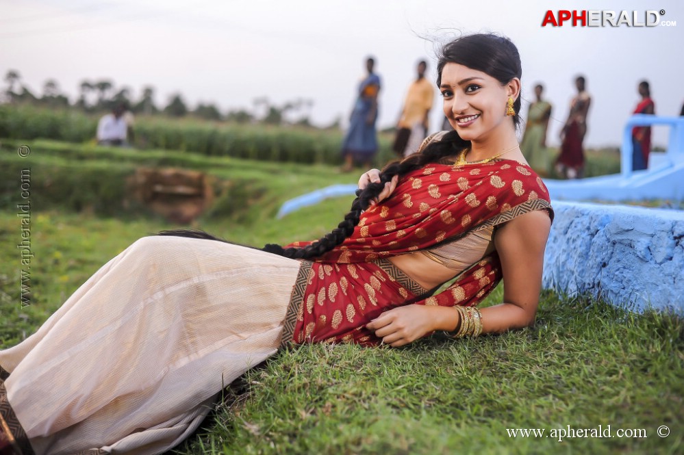 Nenem Chinna Pillana New Stills