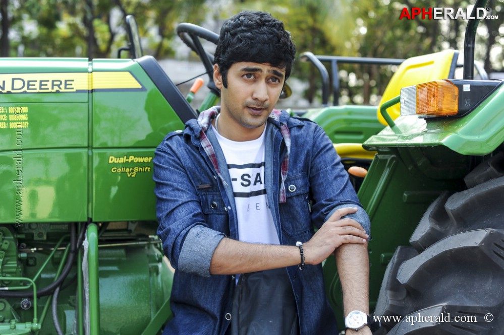 Nenem Chinna Pillana New Stills